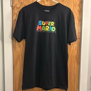 Super Mario Black Graphic T-Shirt Mario Luigi Yoshi Nintendo Size M NWT